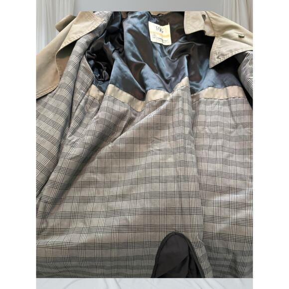 London Fog Men’s Trench Coat 44 Regular insulate Lined, Belted, Khaki Raincoat - Picture 9 of 12